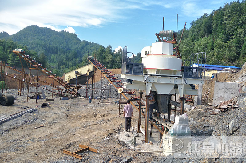 制砂機制砂現(xiàn)場